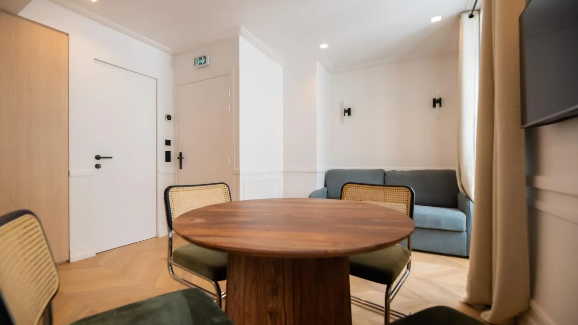 Cute One Bedroom Flat Near Bastille Paryż Apartament